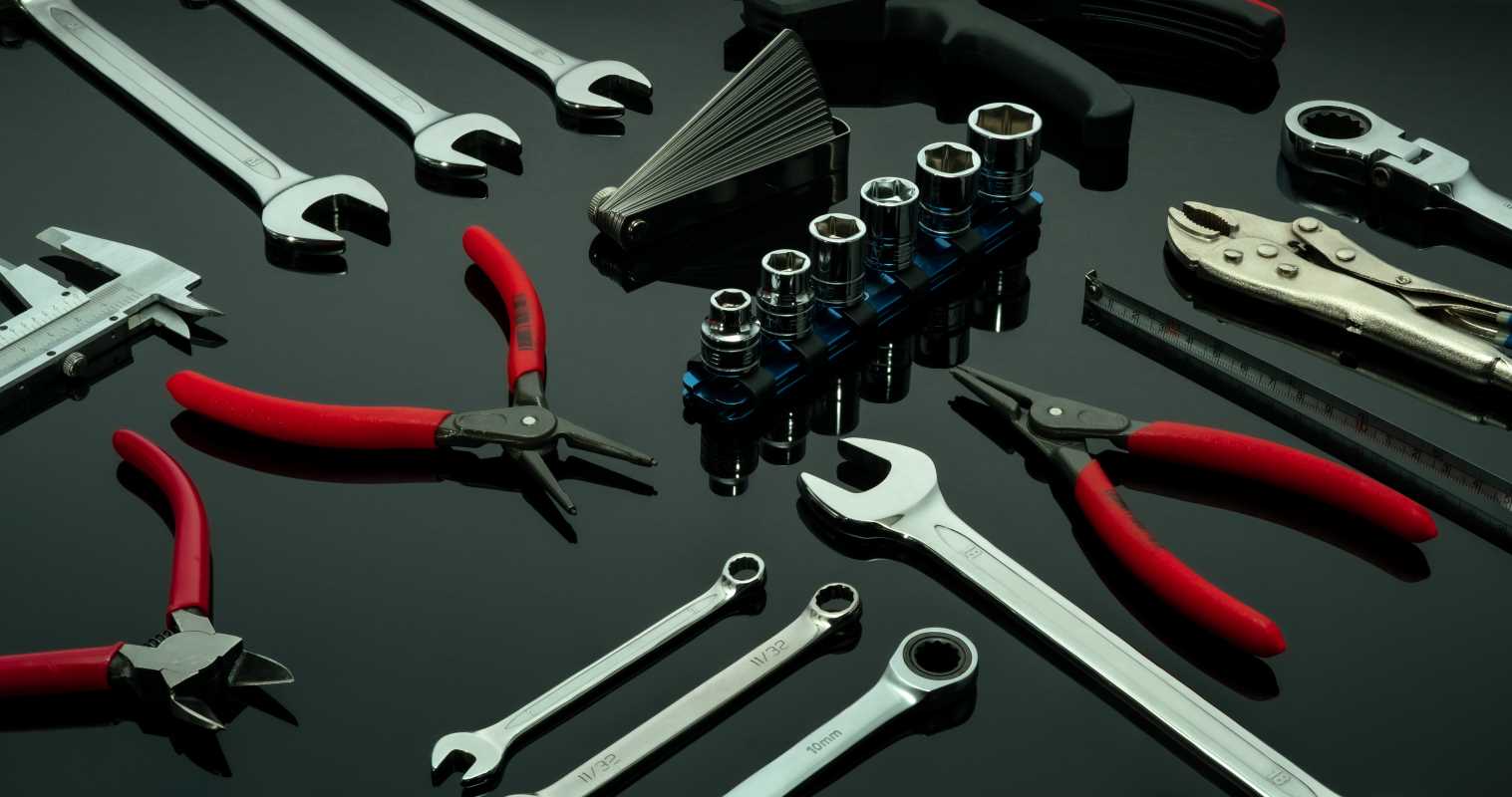 Basic Tools Every Car Owner Should Keep Handy